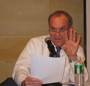 deS%20with%20hand.jpg