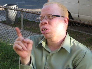 nelson%20pointing.JPG